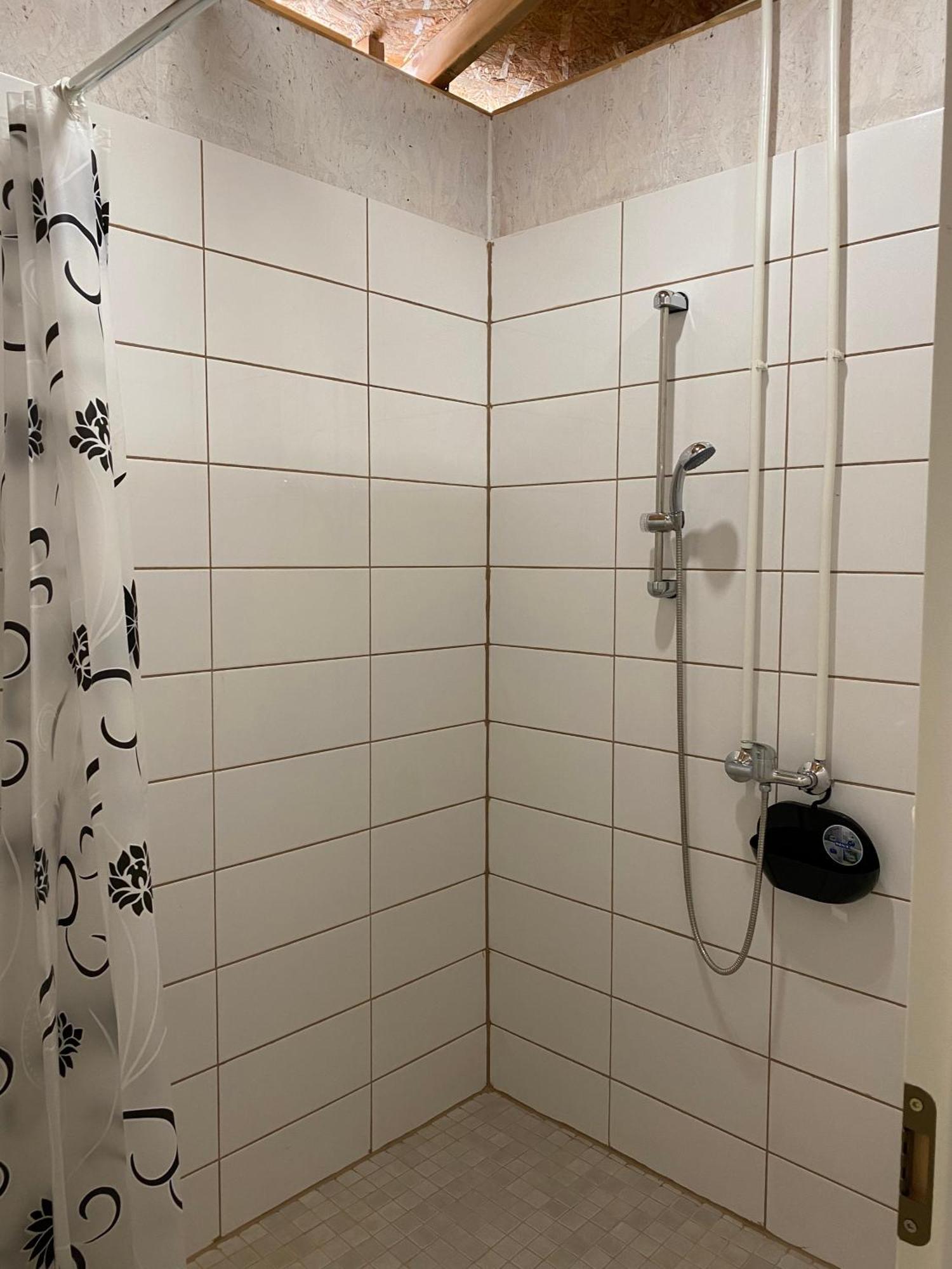 Marika Puhkekuela - Metsanurga Oeoemaja "Shared Bathroom" Nova Esterno foto