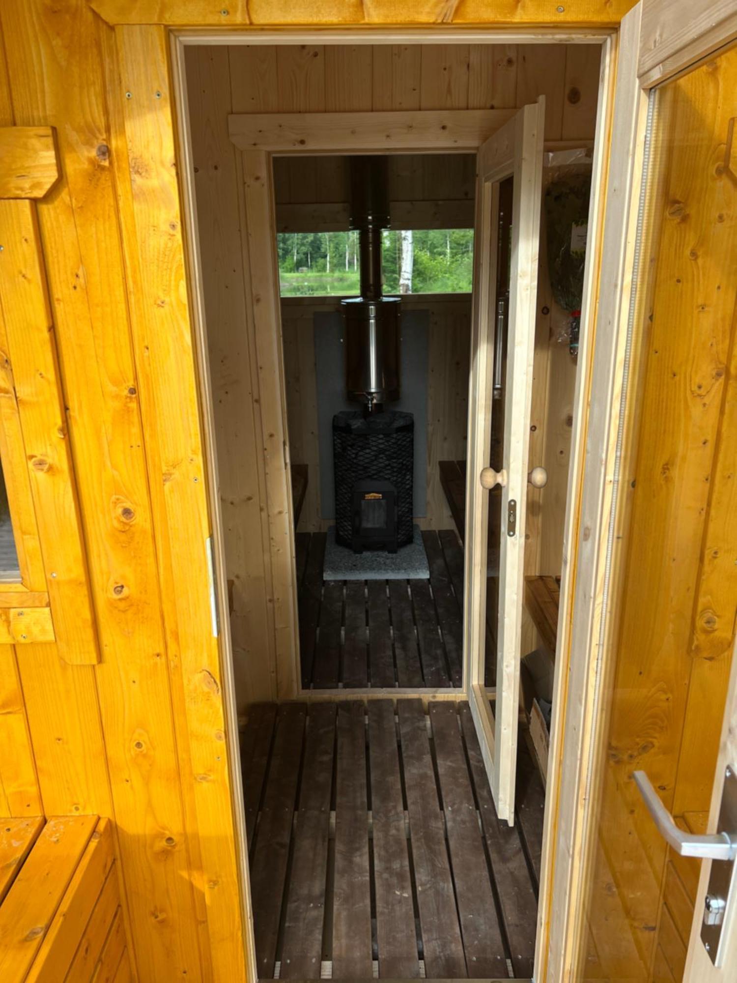 Marika Puhkekuela - Metsanurga Oeoemaja "Shared Bathroom" Nova Esterno foto